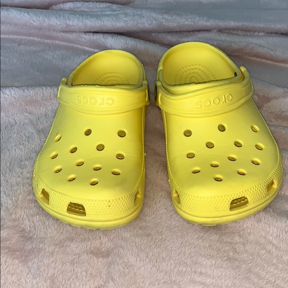 yellow crocs size 4